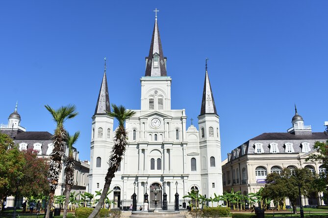 45-Minute French Quarter Highlights Tour in New Orleans - Chartres Street: architecture, shops, and the leech-filled pharmacy story