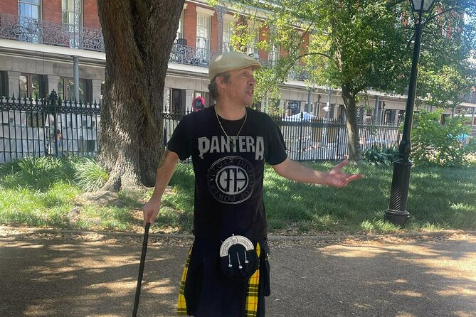 Adults-Only Voodoo History Guided Walking Tour in New Orleans - What the guide does that makes this tour work