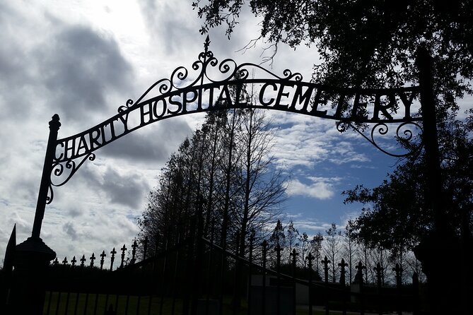 Cemetery and Ghost BYOB Bus Tour in New Orleans - Key things I’d watch for on this tour