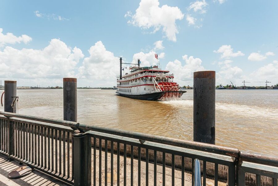 City Sightseeing New Orleans HOHO Bus Tour & Bookable Extras - St. Charles Ave and Garden District: the bus ride that turns into a walking plan