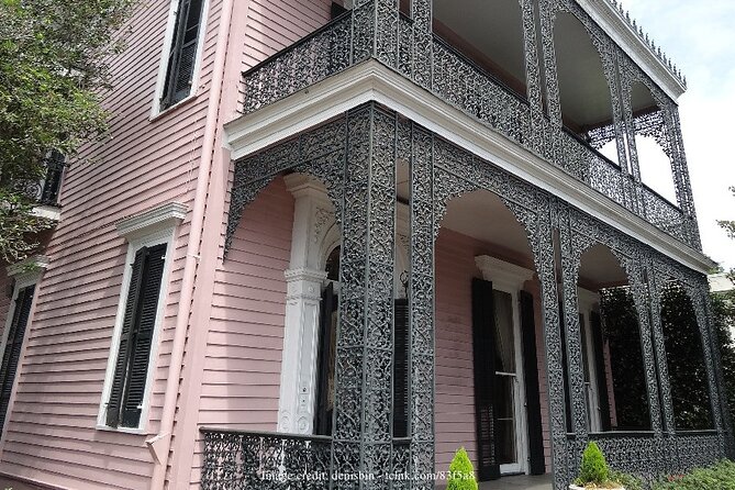 Explore New Orleans' Garden District: Private 2-hour Walking Tour - Stop 5: Lafayette Cemetery No. 1 and the Plessy v Ferguson Connection
