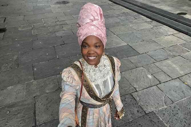 French Quarter Tour with Local Guide and Creole Stories - Lafitte’s Blacksmith Shop Bar: Pirate-Layer History in 5 Minutes
