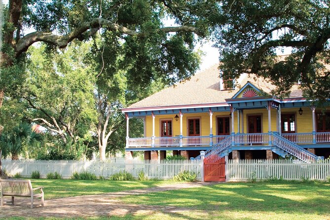 Full-Day Laura Plantation & Airboat Swamp Tour with Pick up - A full-day Creole plantation and Cajun swamp combo