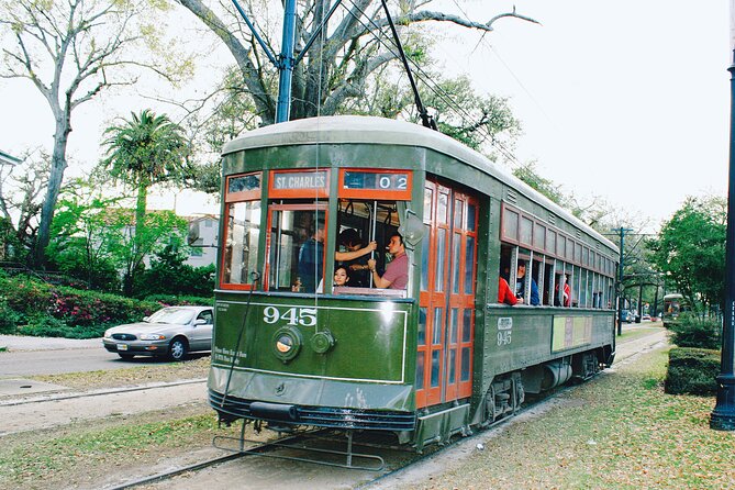 Garden District and Gates of Lafayette Cemetery Walking Tour - Celebrity homes and filming locations without losing the plot