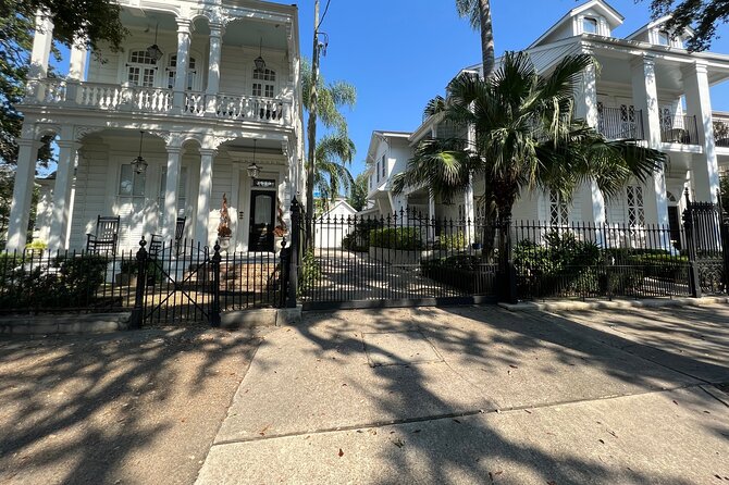 Garden District Architecture Walking Tour in New Orleans - Garden District mansions, planter stories, and the hard parts