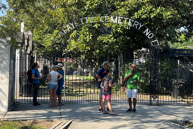 Garden District Architecture Walking Tour in New Orleans - Who should book this tour (and who might want a different plan)