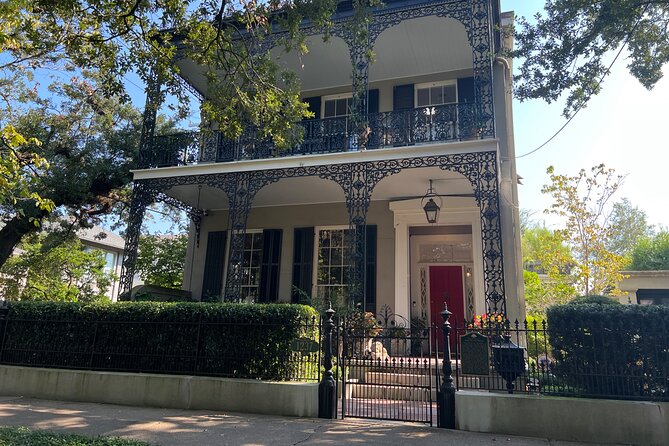 Garden District Architecture Walking Tour in New Orleans - Lafayette Cemetery No. 1: above-ground burial and famous film history