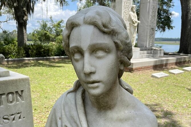 Garden District Celebrities Cemeteries Mansions and Mysteries Walking Tour - Women’s Guild of the New Orleans Opera: Gothic, Italianate, Greek Revival in One Face
