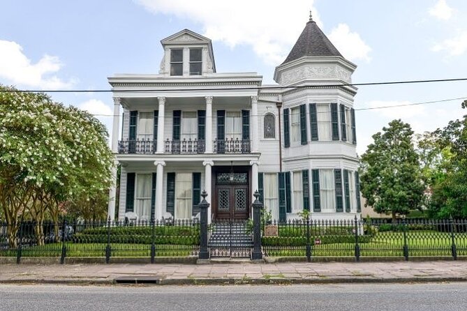 Garden District History and Homes Walking Tour - Lafayette Cemetery No. 1: Gates, Above-Ground Crypts, and Why It Matters