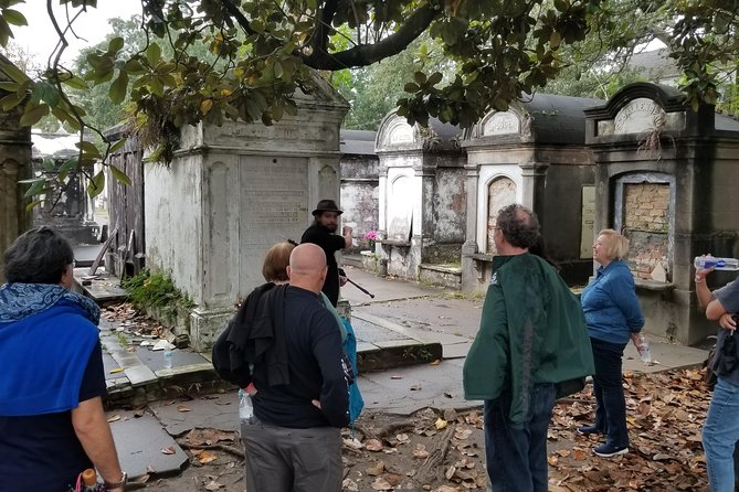 Garden District Home and History Walking Tour - Stop 1: Entering the Women’s Guild of the New Orleans Opera Mansion