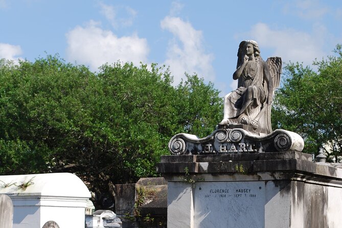 Garden District Tour: Extra-Small Group of Nine or Less - Meeting point near Prytania and ending by Commanders Palace