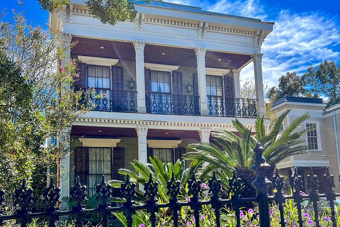 Garden District Walking Tour - Lafayette Cemetery No. 1: what you learn from the gates