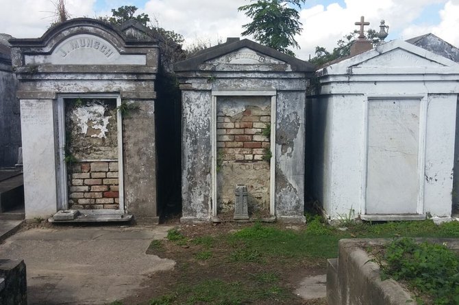 Garden District Walking Tour of New Orleans - Stop 1: Garden District Mansions, Celebrity Ties, and Civil War Clues