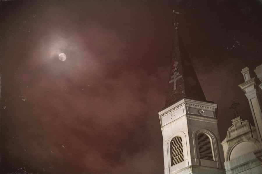 Ghosts, Gods, & Gangsters - NOLA's Dark Psychology Tour - Why this New Orleans dark history walk feels different