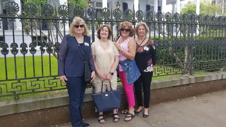 Glamorous Garden District Tour - Garden District on Foot: How This 2-Hour Tour Really Works