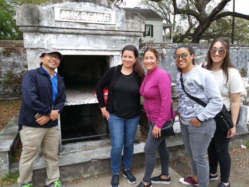 Glamorous Garden District Tour - Lafayette Cemetery: The Burial Practices Lesson You’ll Remember