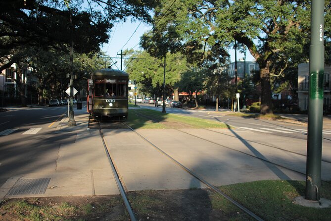 Historic Garden District Walking Tour - What’s included: the guide plus a little Lagniappe