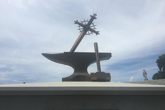 Historic Metairie Cemetery Walking Tour by Save Our Cemeteries - Famous graves that put New Orleans in focus