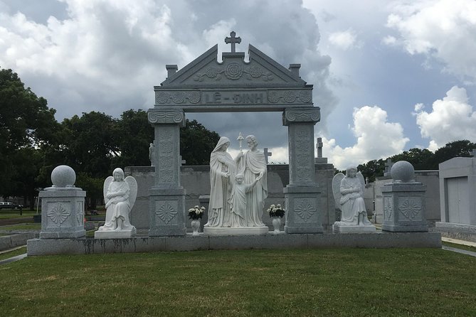 Historic Metairie Cemetery Walking Tour by Save Our Cemeteries - Best timing: 10:00 am, shade strategy, and how to stay comfy