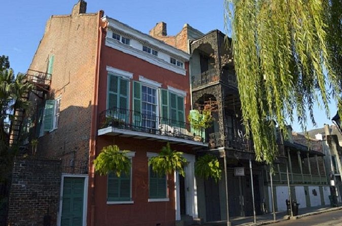 Introduction to the French Quarter Walking Tour - Group size and guide style: asking questions helps
