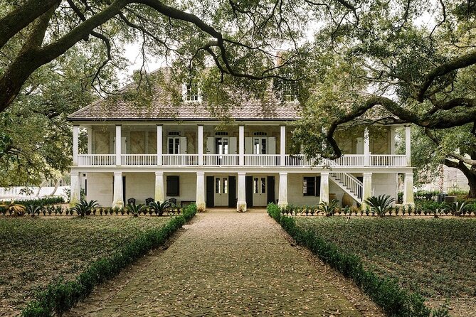 N’awlins Luxury: Whitney Plantation Tour with Transportation - Getting picked up in New Orleans and rolling along Great River Road