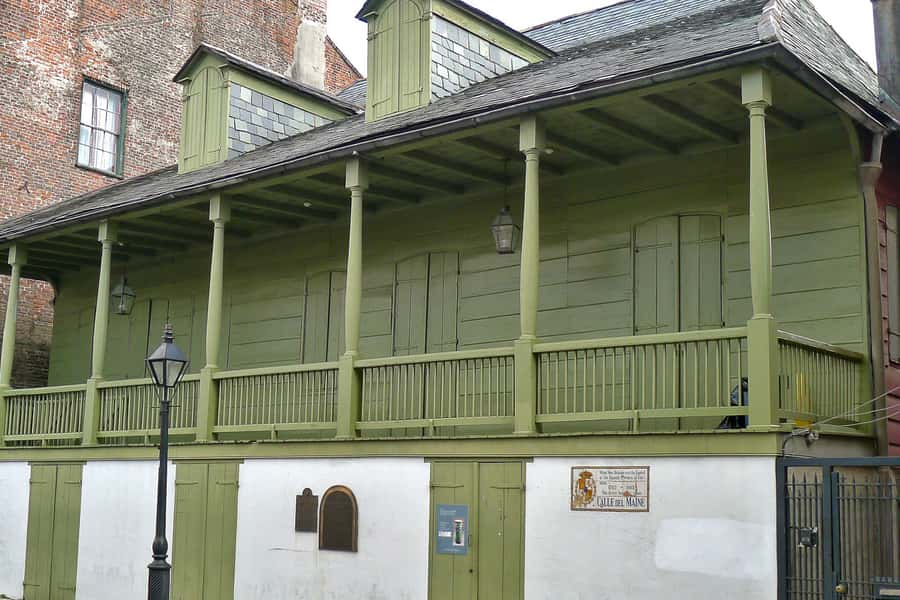 New Orleans: 1.5-Hour Vampire Tour of the French Quarter - The guide experience: lore, theatrical tone, and real reassurance