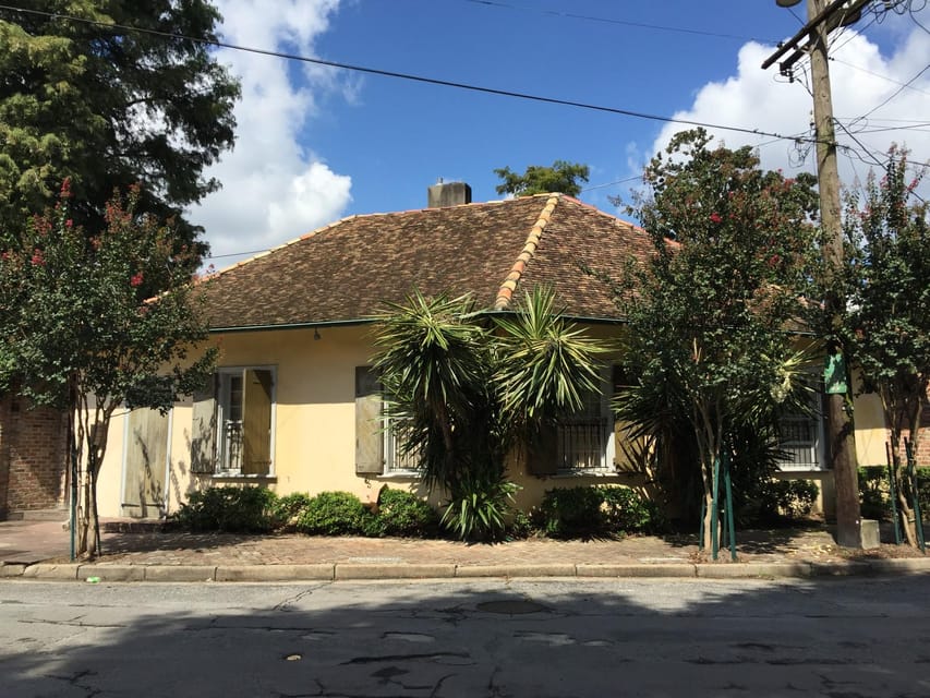 New Orleans: 45 minutes in the Marigny Triangle - Esplanade Avenue and Frenchmen Street: murals, music, and the neighborhood story
