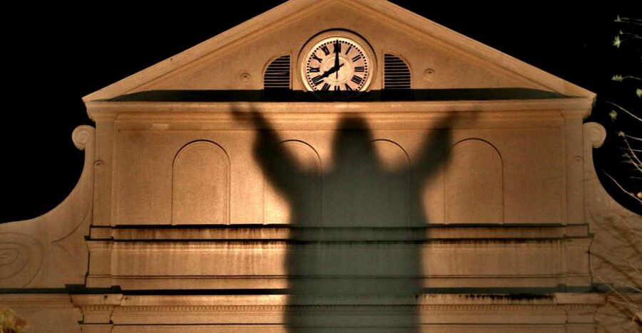 New Orleans: 5 in 1 Ghost & Mystery Evening Tour - Vampire Apothecary on St. Peter: starting with a built-in hook