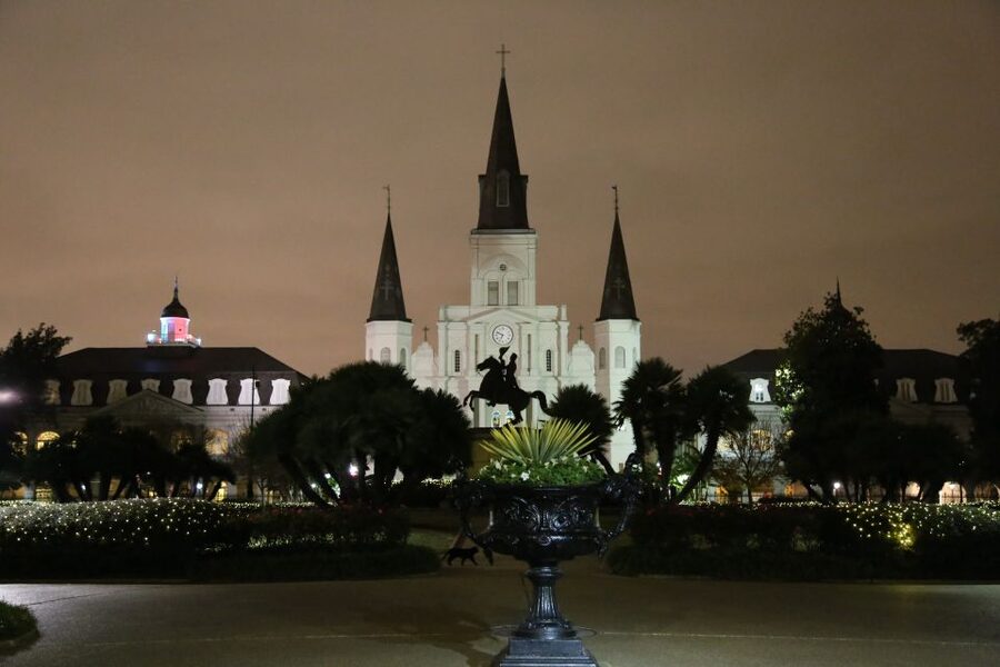 New Orleans: 5 in 1 Ghost & Mystery Evening Tour - Ghosts, voodoo, vampires, and unsolved mysteries: what the guide narration delivers