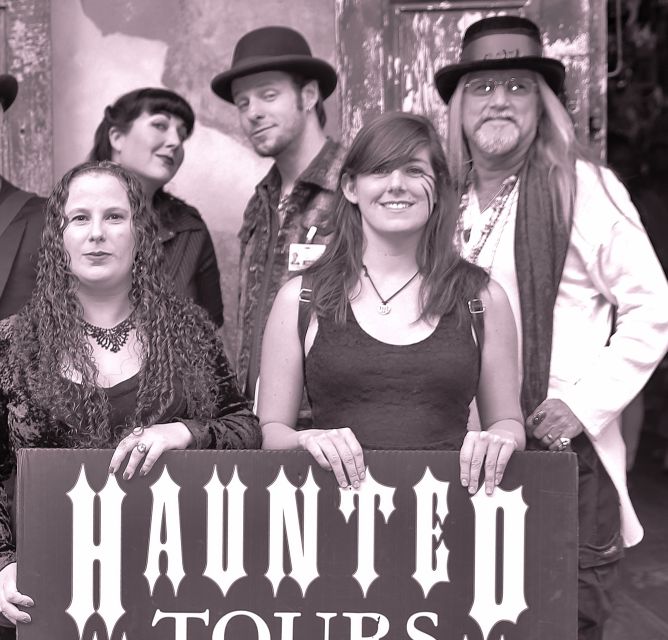 New Orleans: 5 in 1 Ghost & Mystery Evening Tour - What to watch out for: crowds, sightlines, and weather