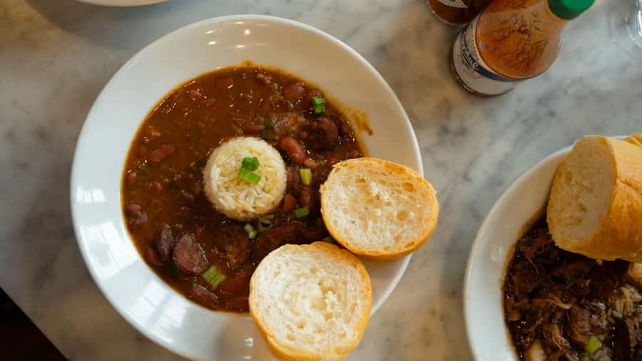 New Orleans: Beloved Bites & Famous Dishes Food Tour - Jackson Square Start: A 2.5-Hour Walk That Feels Like a Local Plan