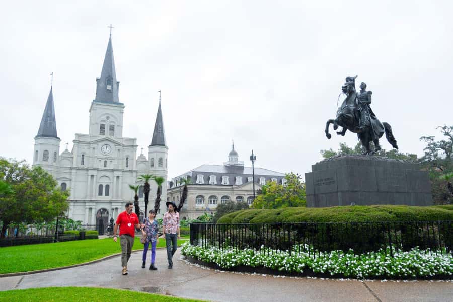 New Orleans: Beloved Bites & Famous Dishes Food Tour - Beignets Kick Things Off: Sweet, Powdery, and Historically On-Theme