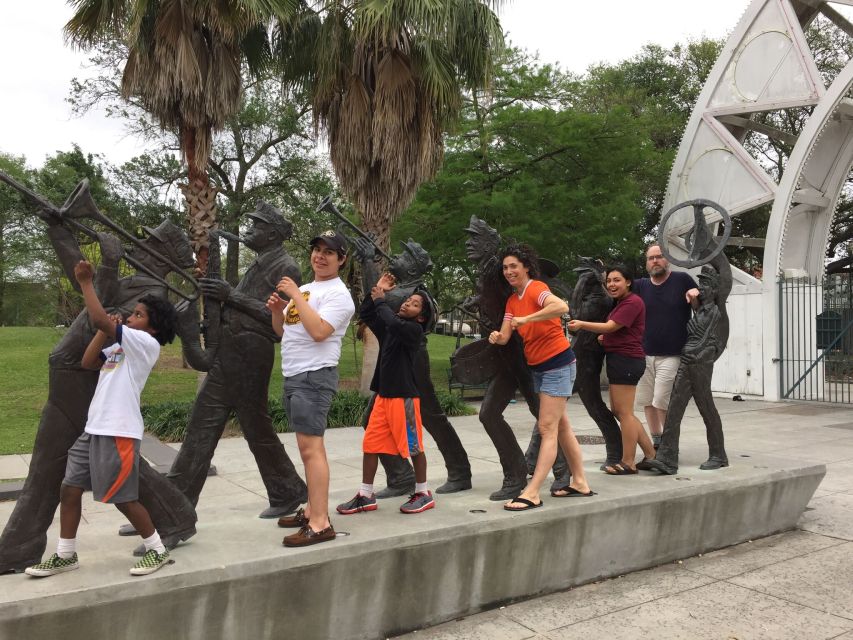 New Orleans: Buzz the Crescent Guided Bike Tour - City Park’s live oak and the Cafe du Monde timing reality