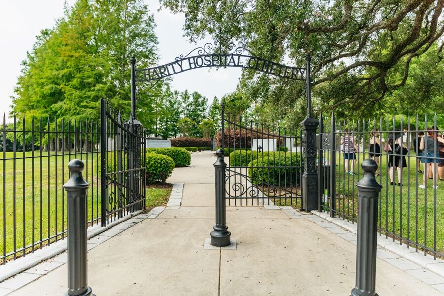 New Orleans: Cemetery Tour - Voodoo, the French Quarter, and a story you can actually follow