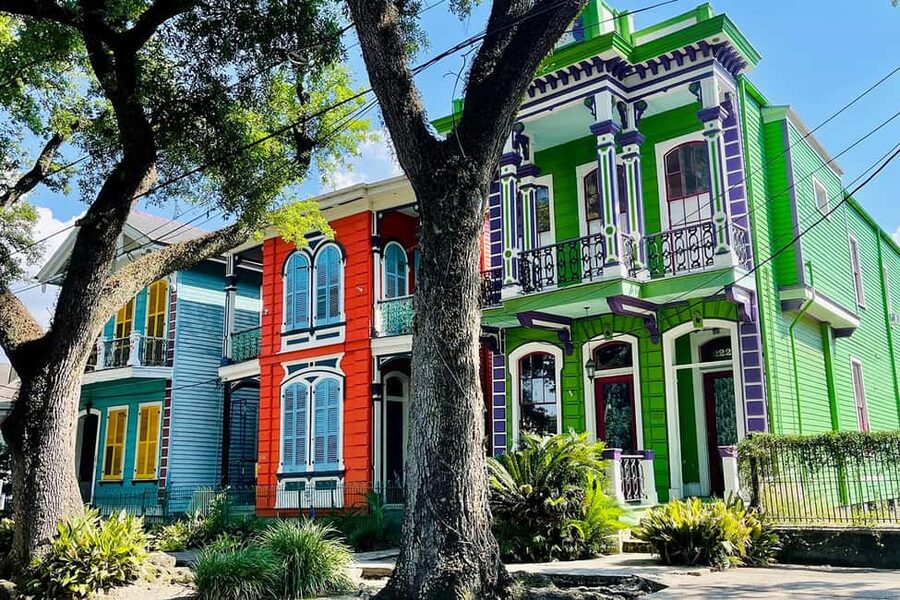 New Orleans: City & Cemetery Tour + Garden District Stroll - If You’re Choosing a Guide: How the tone can affect the tour