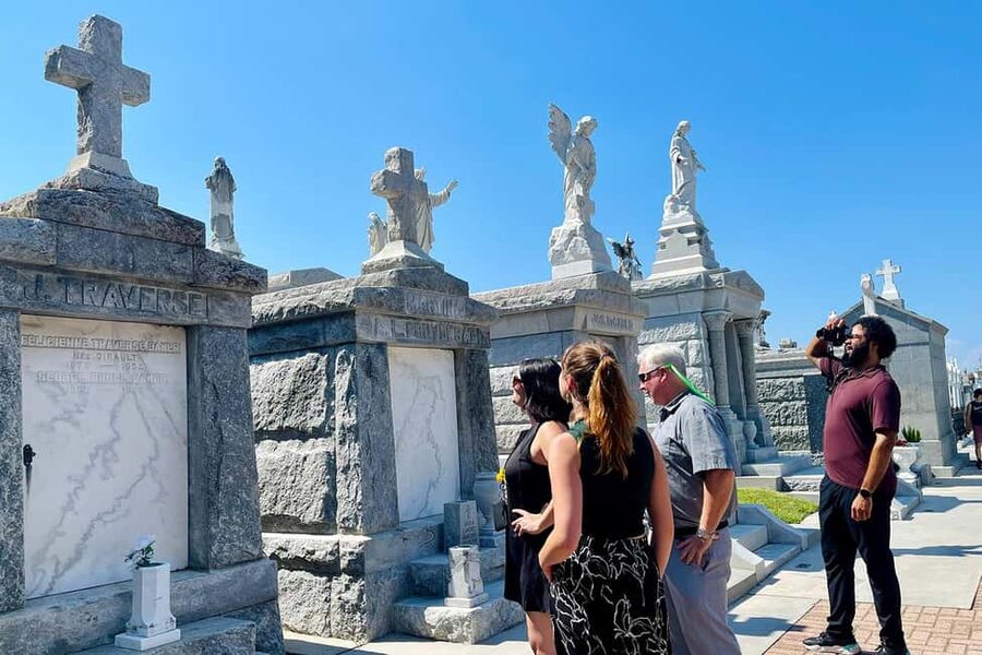 New Orleans: City & Cemetery Tour + Garden District Stroll - A 3-Hour Sampler of New Orleans: From Jackson Square to the Garden District
