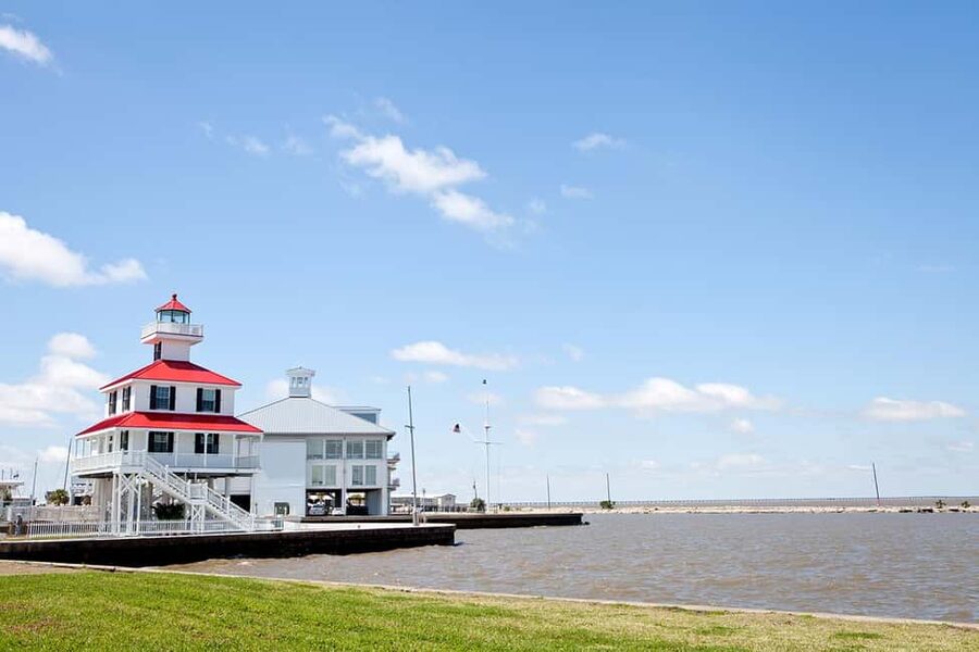 New Orleans: City & Cemetery Tour + Garden District Stroll - City Park for 30 Minutes: Live oaks, Café du Monde, and picking your own rhythm