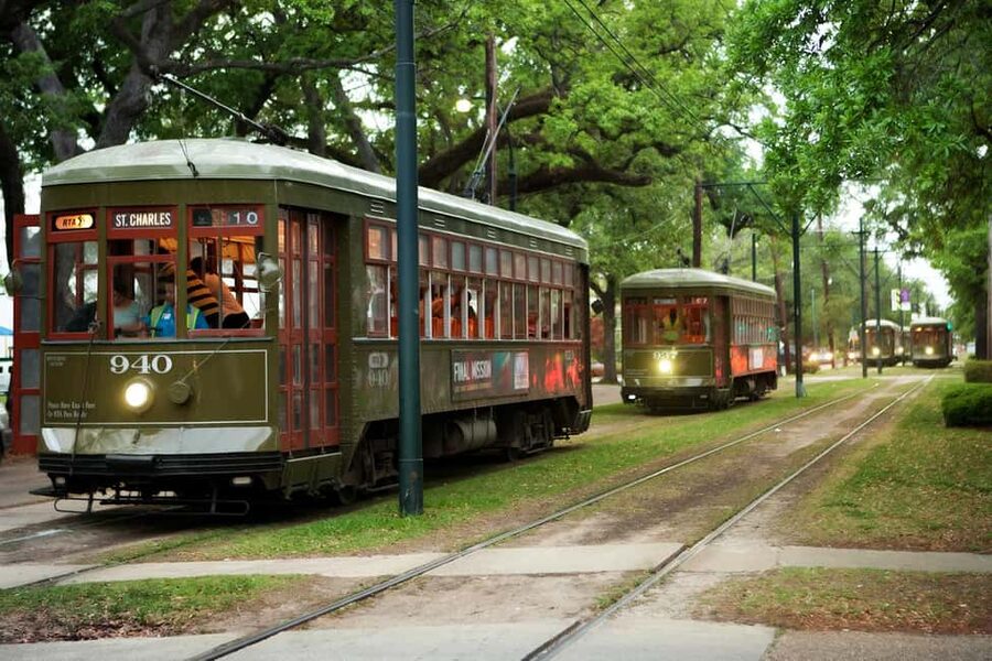 New Orleans: City & Cemetery Tour + Garden District Stroll - St. Charles Avenue to the Garden District: Mansions, streetcar lines, and a real neighborhood stroll