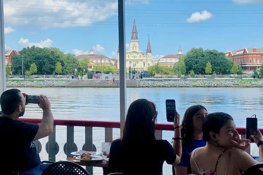 New Orleans: City Tour & Steamboat Daytime Jazz Cruise Combo - Garden District walking: architecture stories you can actually see