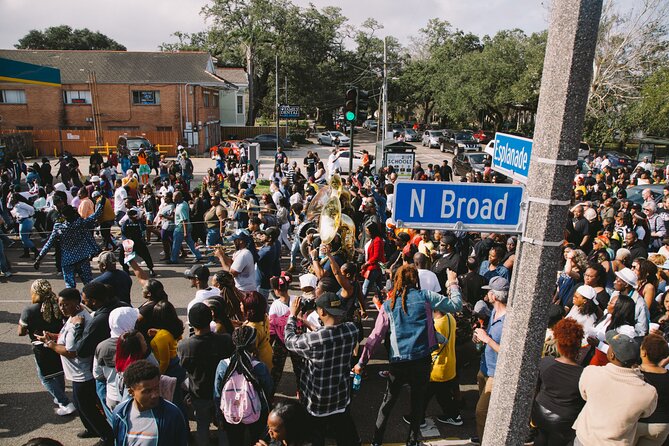 New Orleans Culture Second Line Tour in NOLA - Stop 2: joining the Sunday Funday Second Line parade