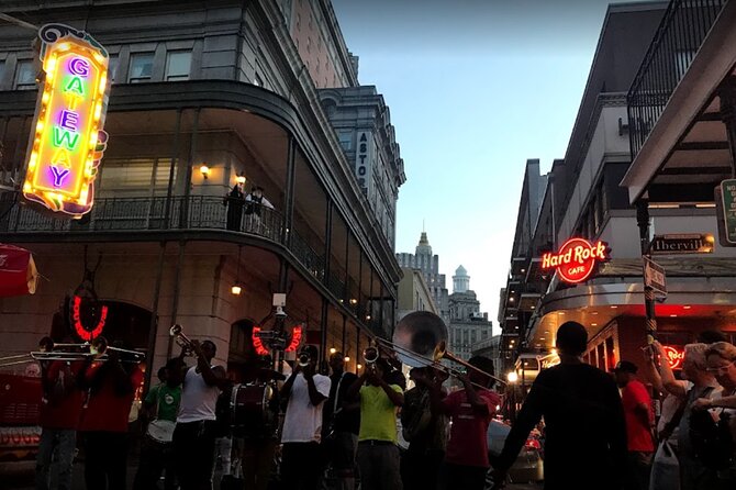 New Orleans' Finest Haunted Pub Tour - The guide factor: Taylor and Christie set the tone