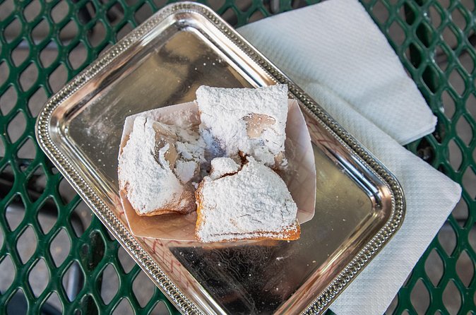 New Orleans Food Tour: Discover the Roots of Creole Cuisine - Comfort and heat: how the guide keeps the walk enjoyable
