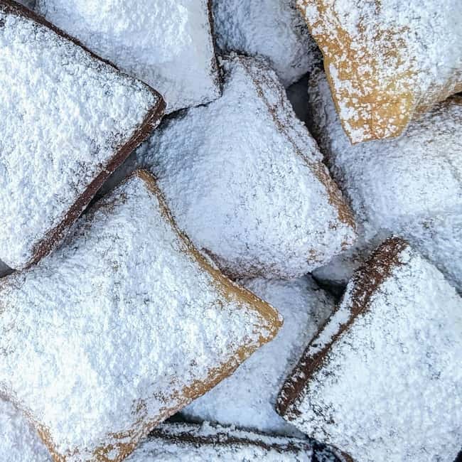New Orleans: Food Tour with Seafood Boil in French Quarter - The guide matters: DJ, Scott, Caroline, and what they add