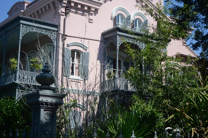 New Orleans French Quarter and Garden District Bike Tour - Bikes, Helmets, and Pace: How the Ride Feels in Real Life