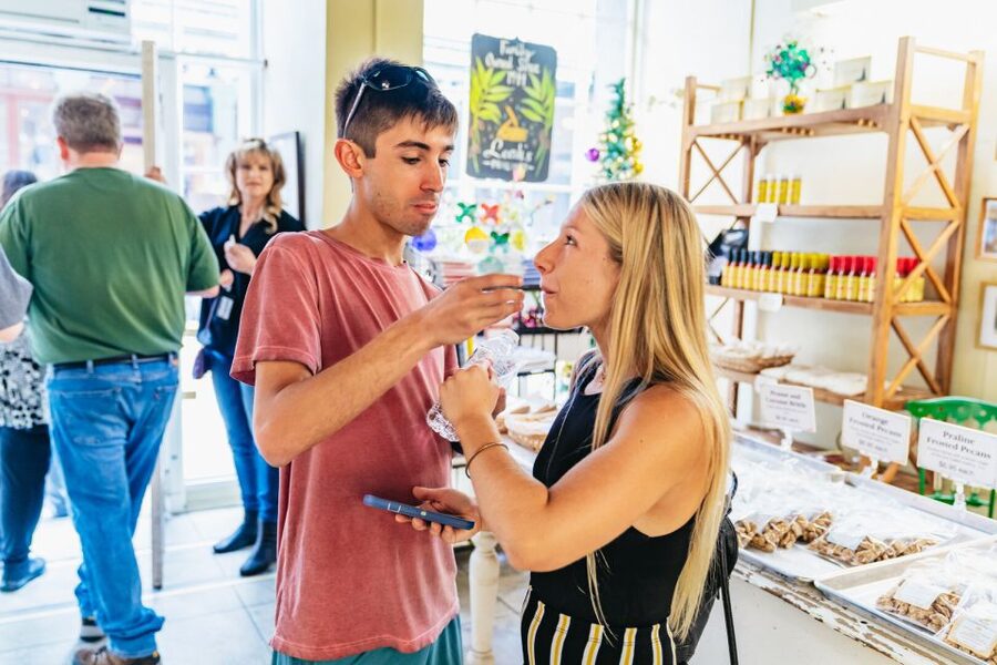 New Orleans: French Quarter Food Tour with Tastings - The Vieux Carre walking part: history lessons you can actually see