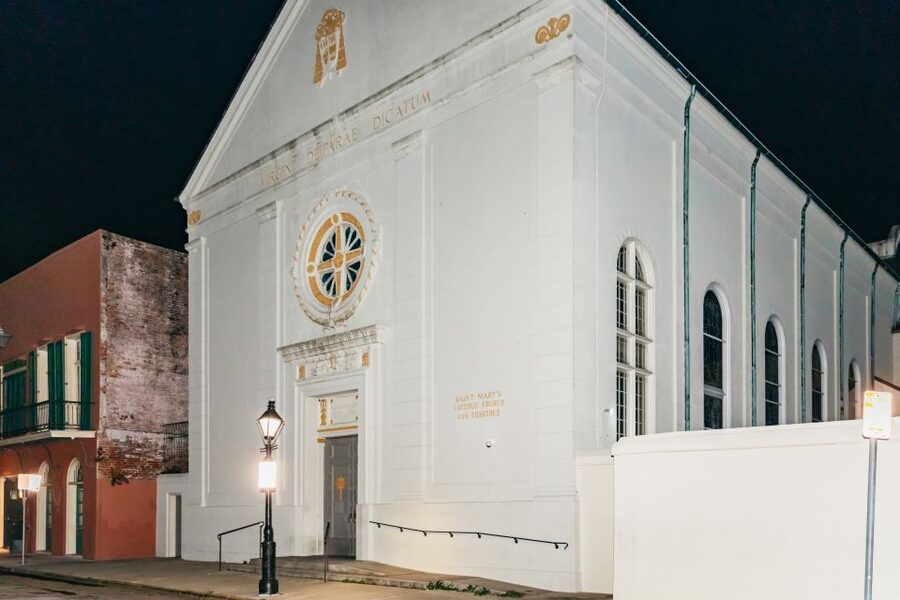 New Orleans: French Quarter Ghost Tour with Interior Visit - Jackson Square: where the stories get their stage