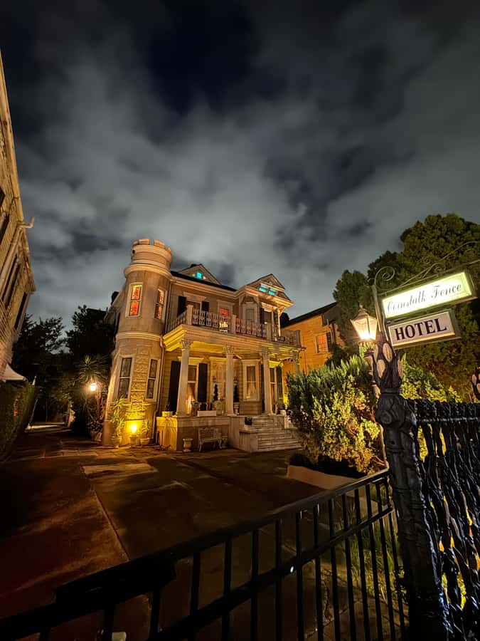 New Orleans: French Quarter Ghosts Haunted Walking Tour - Chartres and Royal Streets: Spanish-Style Architecture With a Chiller Mood