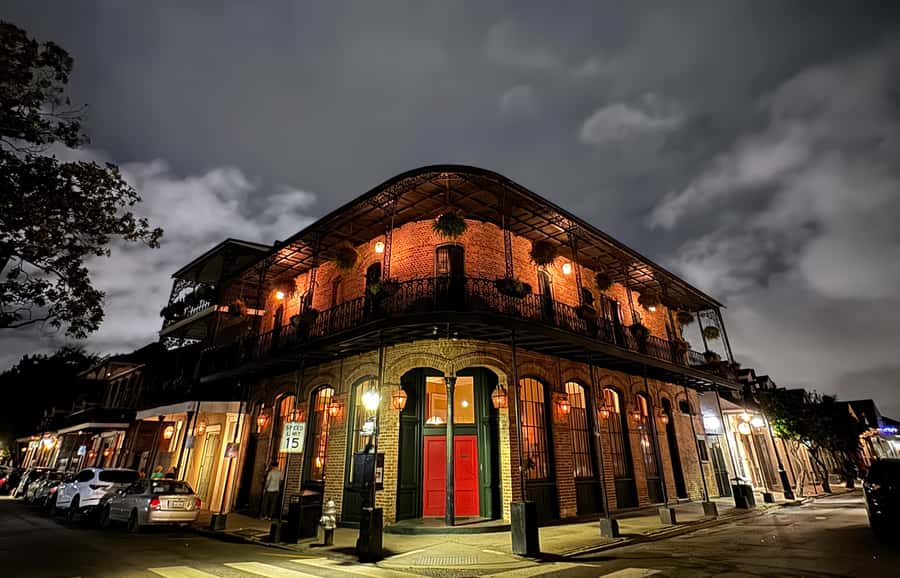 New Orleans: French Quarter Ghosts Haunted Walking Tour - Jackson Square Ghosts: The Executioner Story You’ll Remember