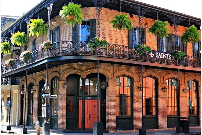 New Orleans French Quarter Private Walking Tour with a Guide - Stop 2: French Quarter Streets, Cobblestones, Colorful Facades, and Hidden Courtyards