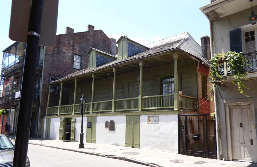 New Orleans: French Quarter Walking Tour - The Great Fire of 1788: tracing disaster to Chartres Street